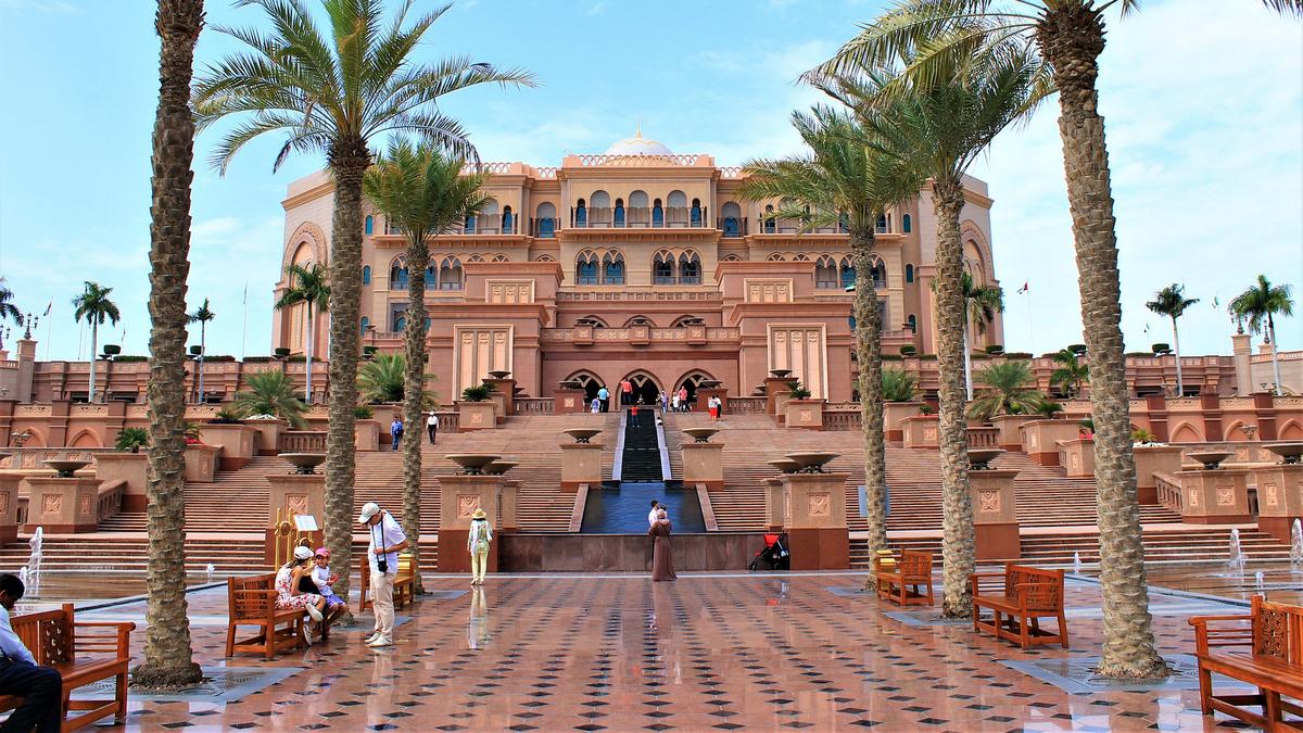 Абу в оаэ. Emirates Palace в Абу-Даби. Дворец Эмиратов (Emirates Palace), Абу-Даби. Абу Даби Палас. Абу Даби отель эмират Палас.